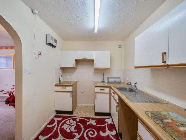 Flat for sale in Watford Heath, North Watford