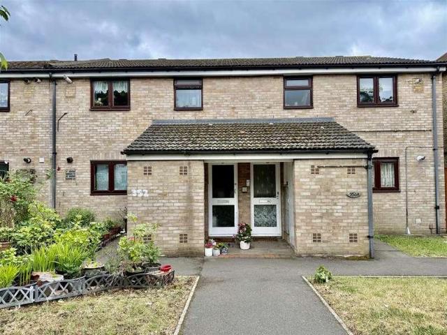 Flat for sale in London Borough of Hounslow, Greater London