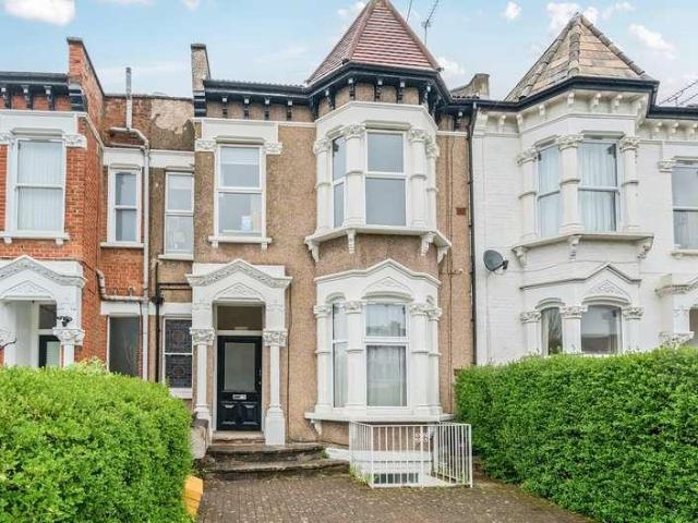 Flat for sale in Muswell Hill, Greater London