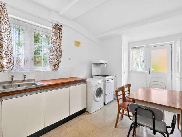 Flat for sale in Noel Park, Greater London