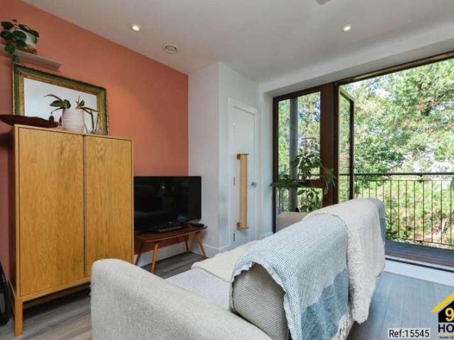 Flat for sale in London Borough of Croydon, Greater London