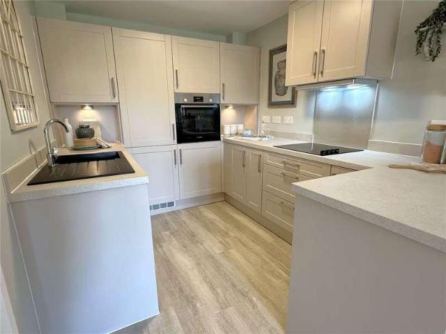 Flat for sale in Crumbles, Eastbourne