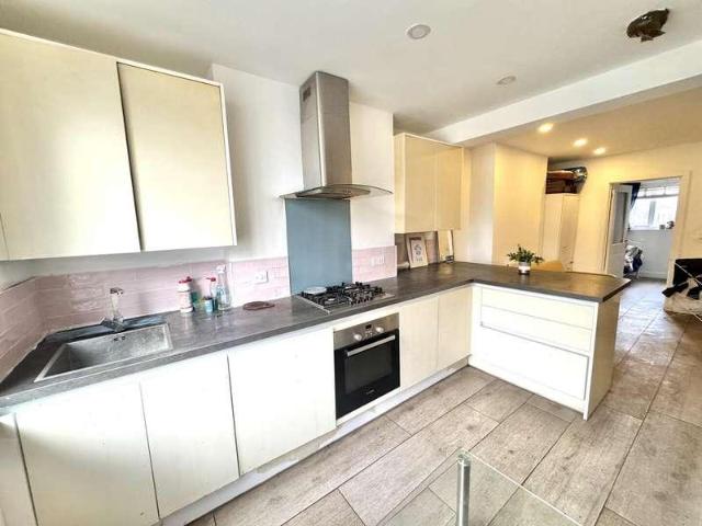 Flat for sale in Gabalfa, Cardiff