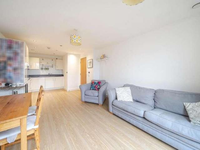 Flat for sale in London Borough of Lewisham, Deptford