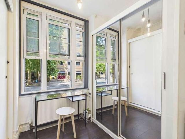 Flat for sale in Bermondsey, Greater London