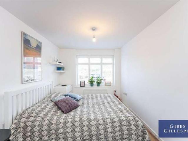 Flat for sale in Greater London