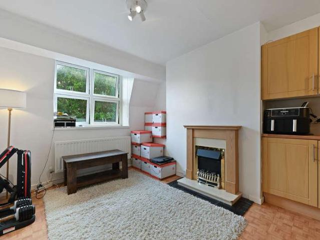 Flat for sale in Finchley, Greater London