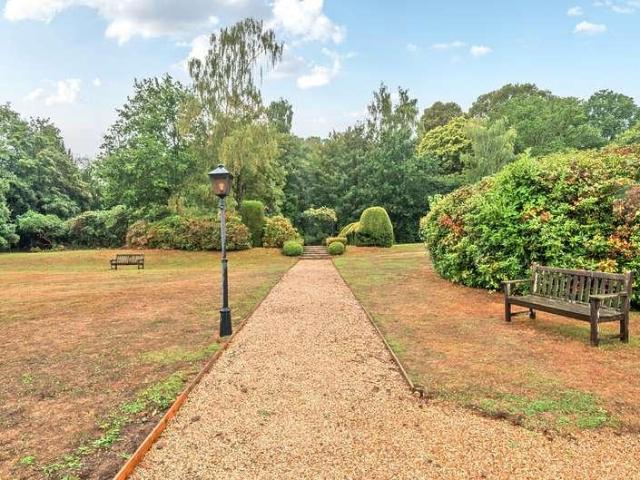 Flat for sale in Bramley, Waverley