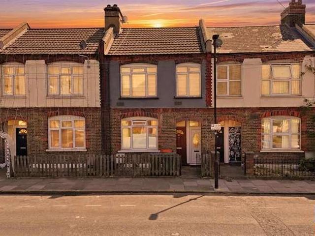 Flat for sale in North Woolwich, Greater London