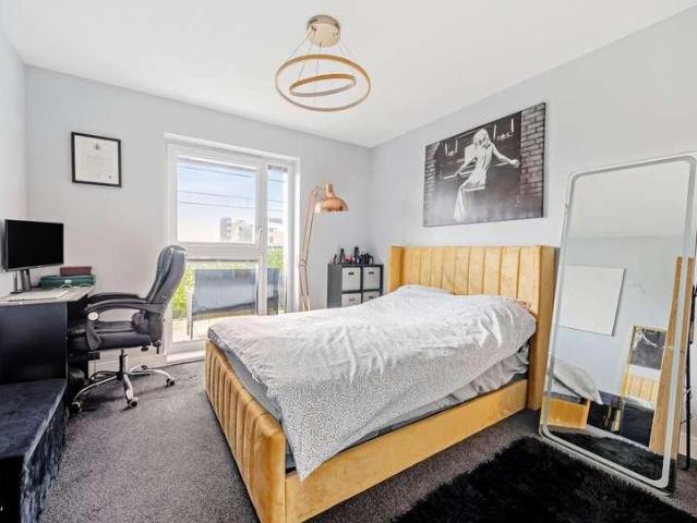 Flat for sale in Rush Green, Greater London