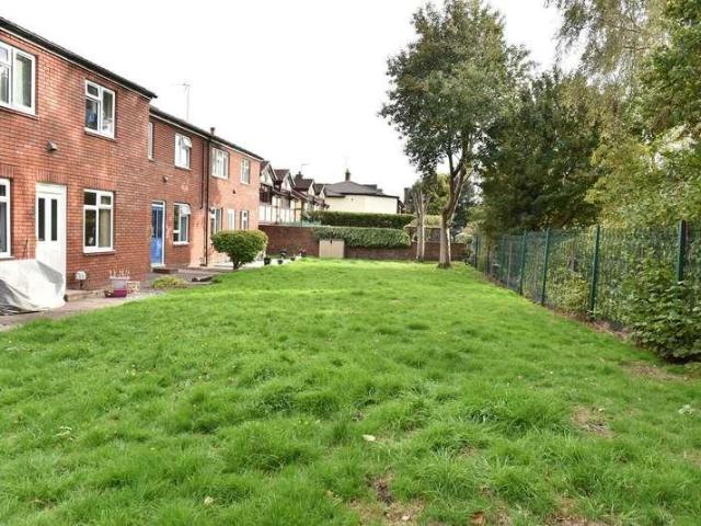 Flat for sale in Kingswinford, West Midlands