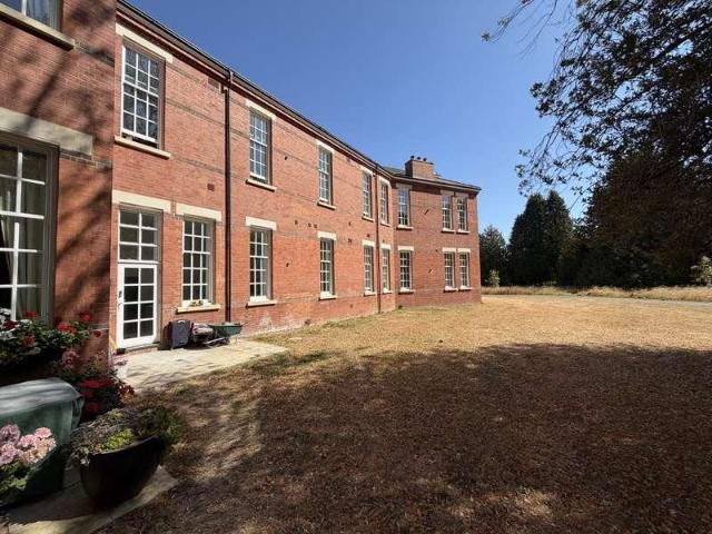 Flat for sale in Frogmore, Five Acres