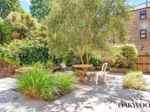 Flat for sale in West Hackney, Upper Clapton