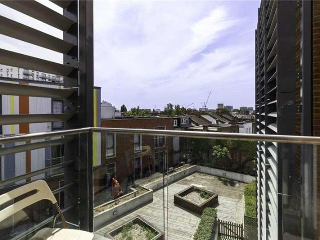 Flat for sale in London Borough of Ealing, Greater London