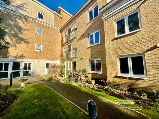 Flat for sale in Highcliffe