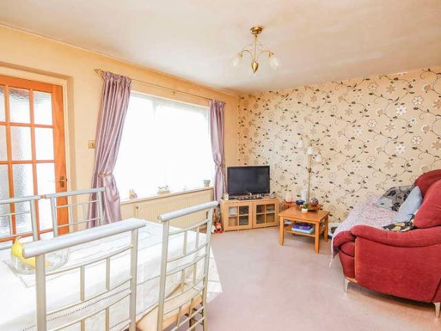 Flat for sale in Worle, Weston-super-mare