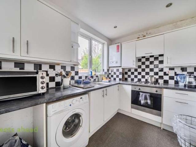 Flat for sale in London Borough of Croydon, Selhurst