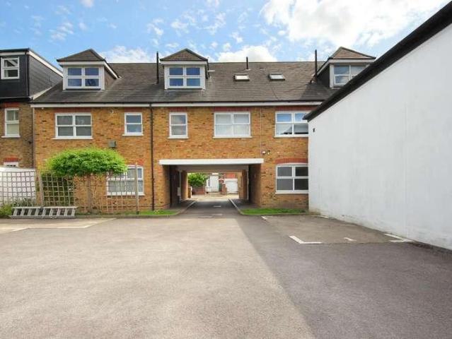Flat for sale in London Borough of Ealing, Hanwell