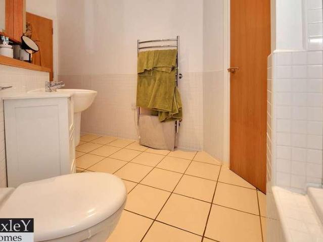 Flat for sale in Chipping Hill, Essex