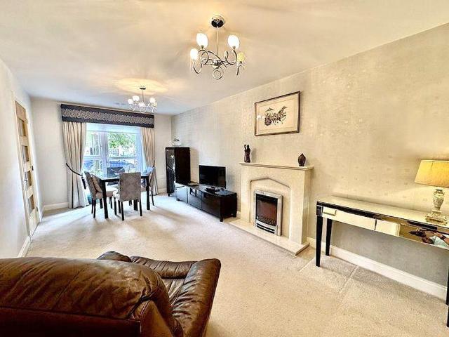 Flat for sale in Wooburn, Bourne End
