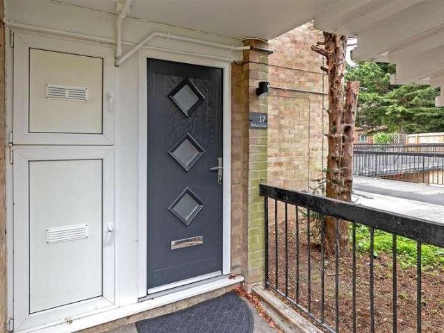 Flat for sale in St Albans, Five Acres