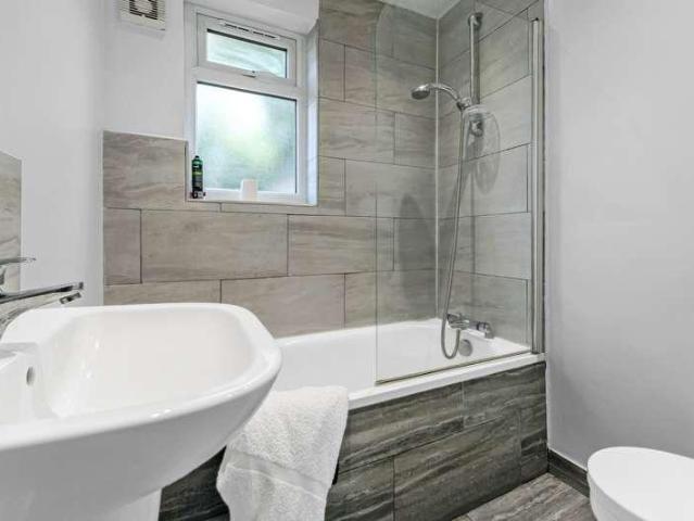 Flat for sale in Little Heath, Goodmayes
