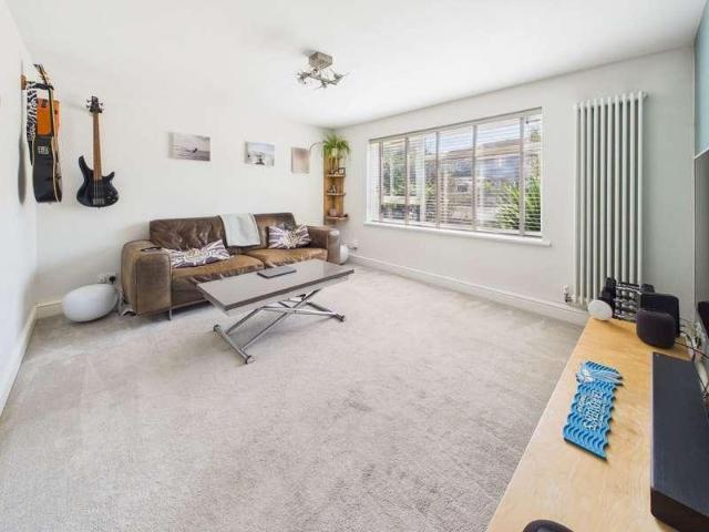 Flat for sale in Fishersgate, West Sussex