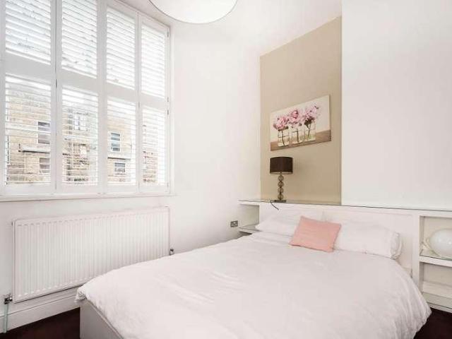 Flat for sale in Bayswater, Greater London