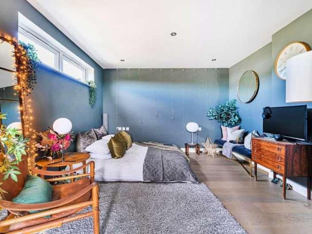 Flat for sale in London Borough of Croydon, Greater London