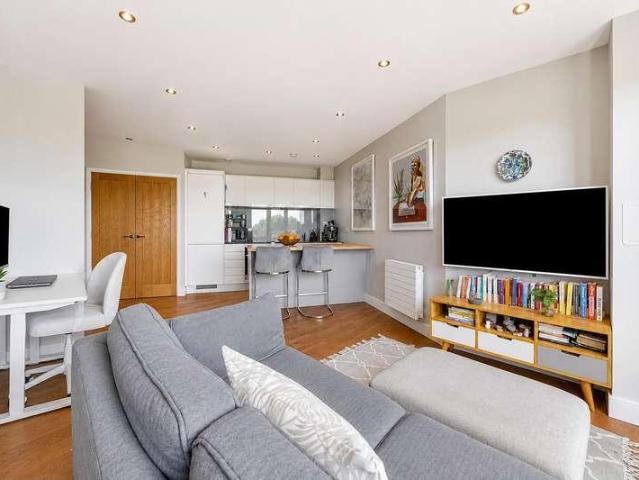 Flat for sale in Belsize Park, Greater London