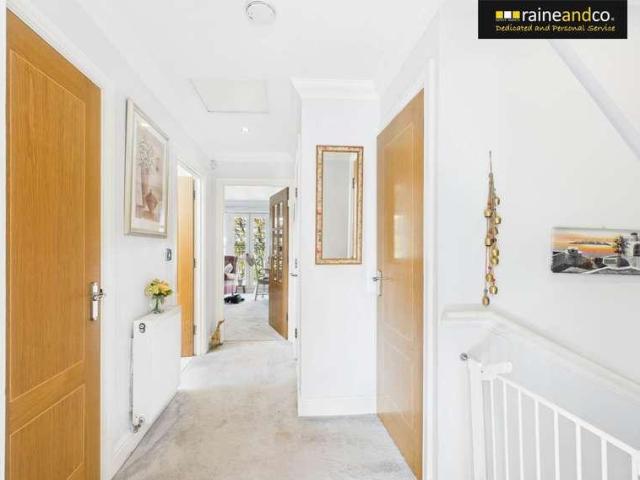 Flat for sale in Potters Bar, Hertfordshire