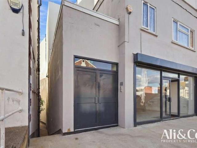 Flat for sale in Stanford-le-Hope, Essex