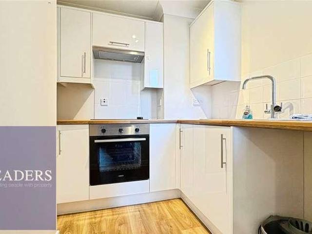 Flat for sale in Chipping Hill, Essex