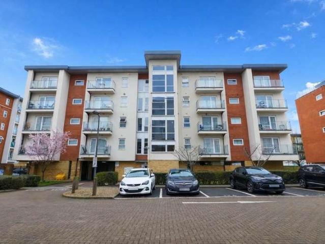 Flat for sale in Hatfield, Fretherne