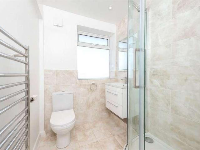Flat for sale in Earlsfield, Greater London
