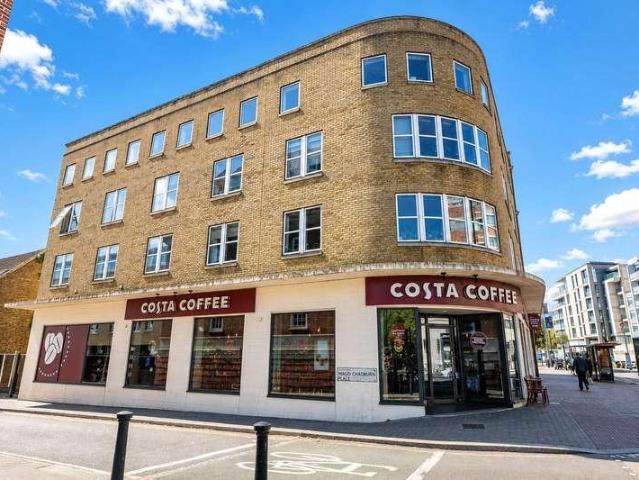 Flat for sale in Balham, Greater London