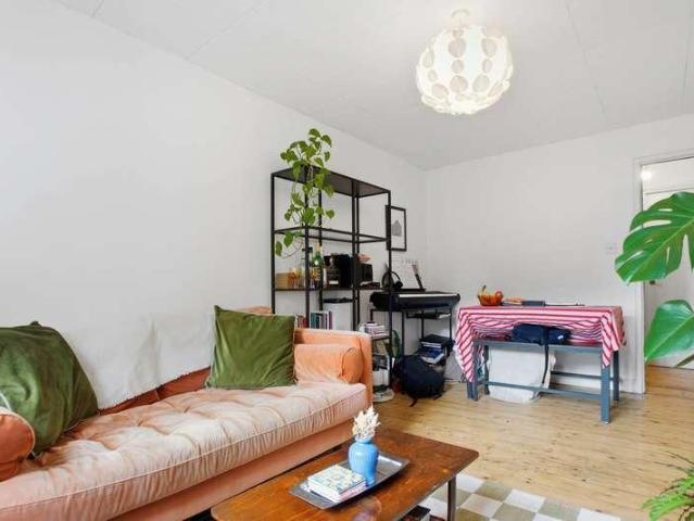 Flat for sale in Upper Walthamstow, Greater London