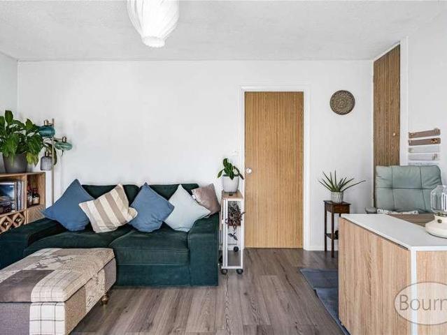Flat for sale in Westborough, Surrey