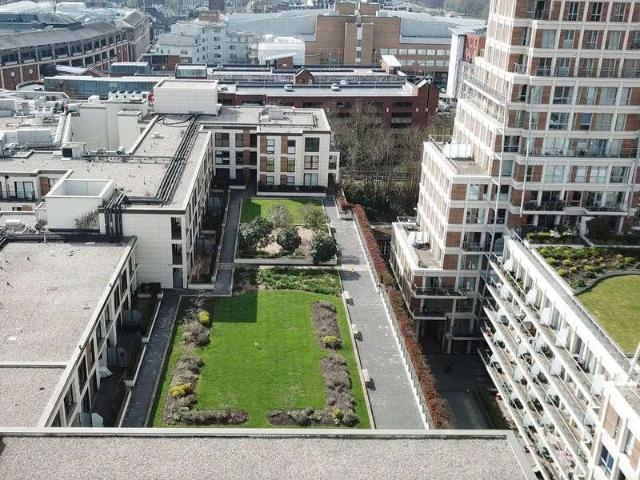 Flat for sale in Norbiton, Greater London