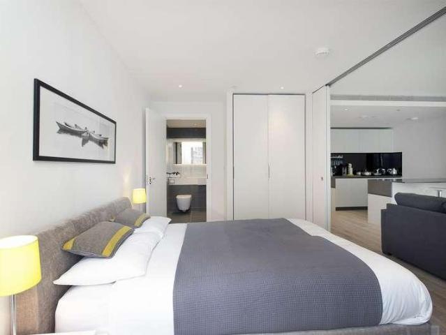 Flat for sale in Nine Elms, Greater London