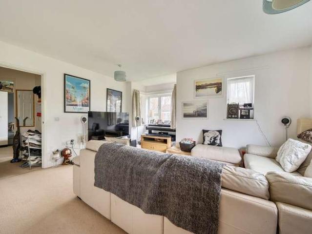 Flat for sale in Chalfont St. Peter, Denham