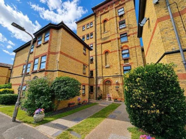 Flat for sale in North Shoebury, Alton Barnes