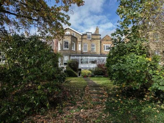 Flat for sale in Peckham, Greater London