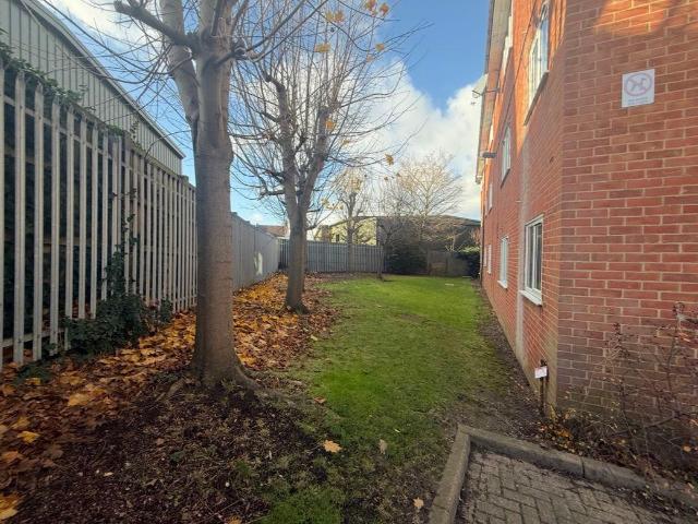 Flat for sale in Colney Hatch, Greater London