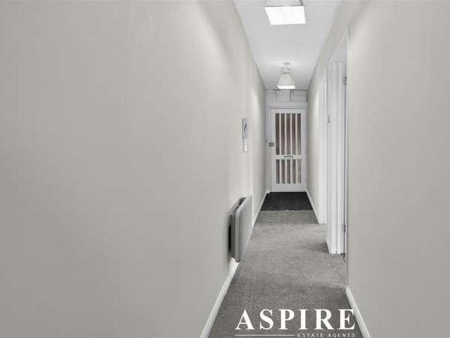 Flat for sale in Winter Gardens, Essex