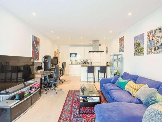 Flat for sale in Colindale Gardens, Greater London