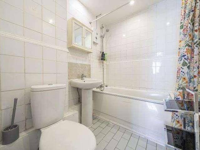 Flat for sale in Bayswater, Greater London