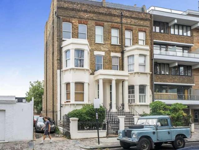Flat for sale in Clapham Junction, Greater London