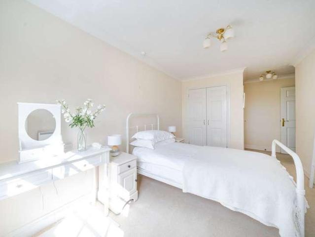 Flat for sale in Bath Road Shops, Cheltenham