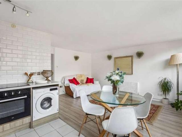 Flat for sale in St. George in the East, Greater London